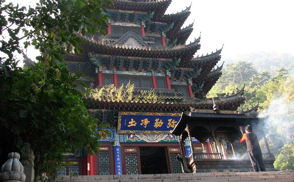 鞍山红木牌匾定制：寺庙宗祠,园林景观,创意招牌,抱柱对联