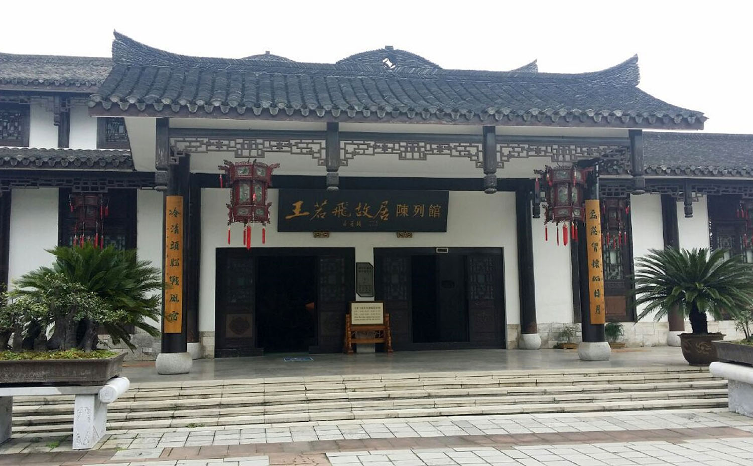 安顺红木牌匾定制：寺庙宗祠,园林景观,创意招牌,抱柱对联