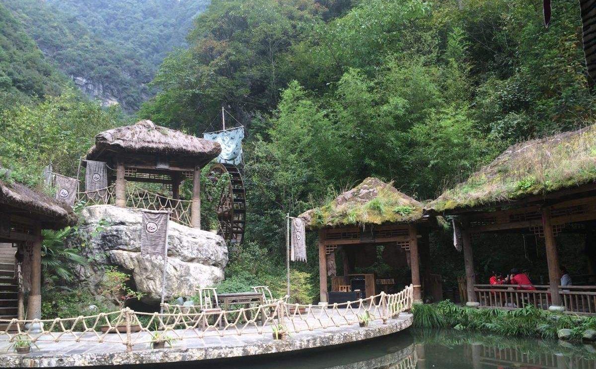 隆林县红木牌匾定制：寺庙宗祠,园林景观,创意招牌,抱柱对联