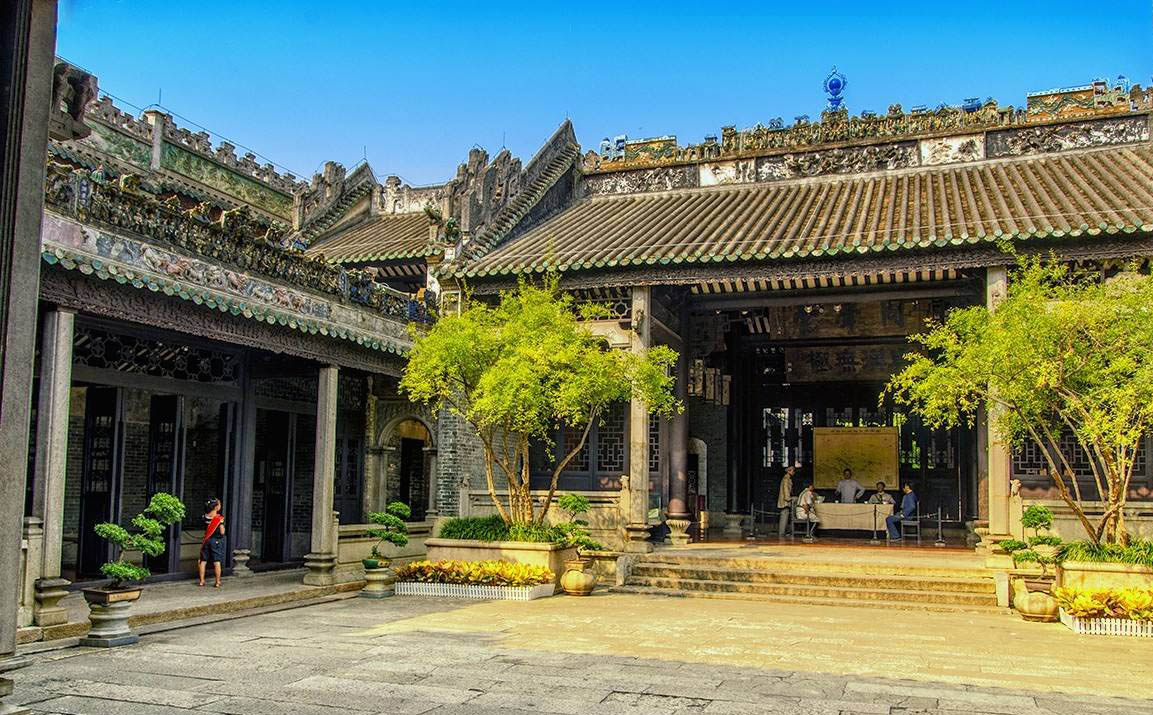 右江区红木牌匾定制：寺庙宗祠,园林景观,创意招牌,抱柱对联