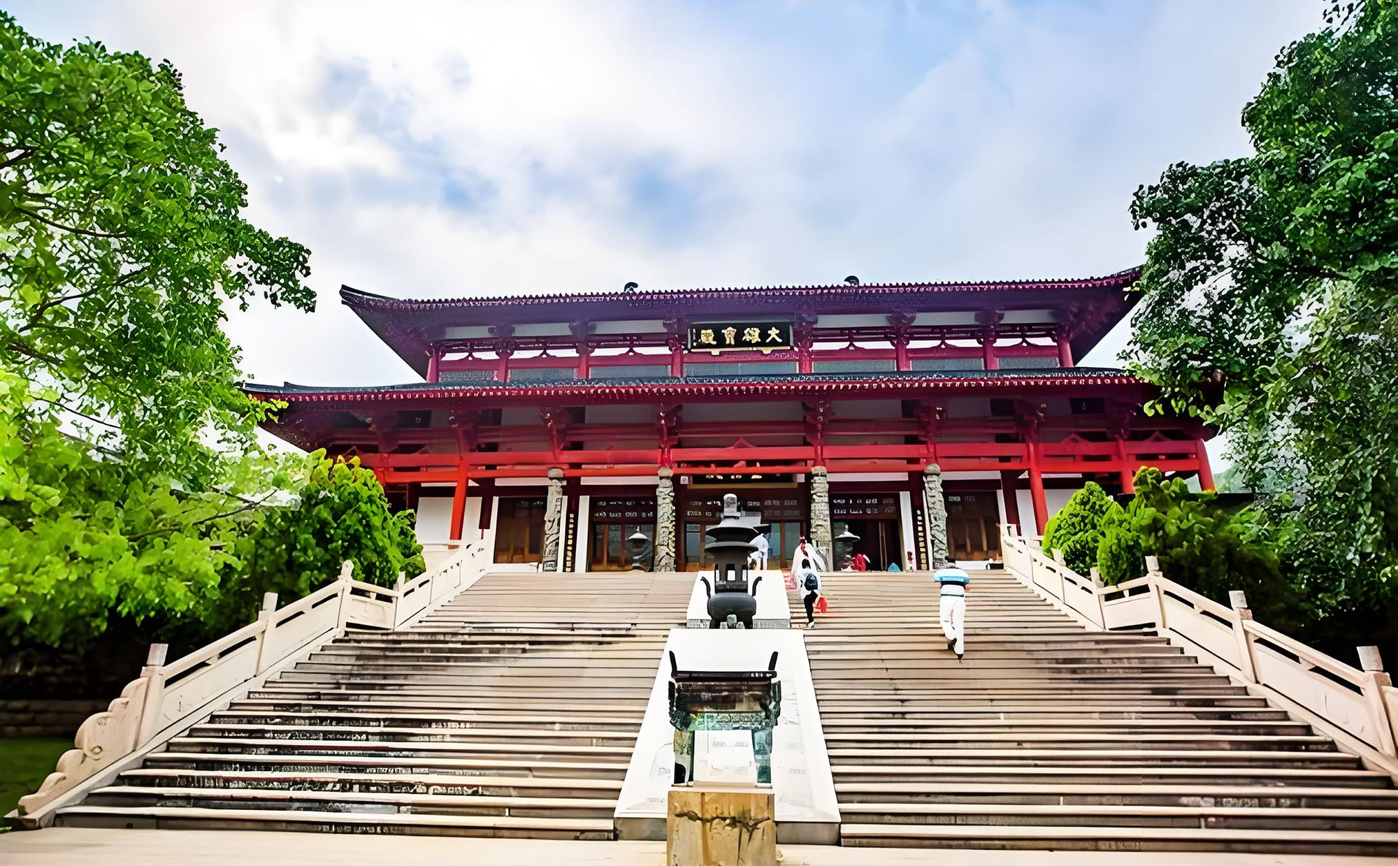 合浦县红木牌匾定制：寺庙宗祠,园林景观,创意招牌,抱柱对联