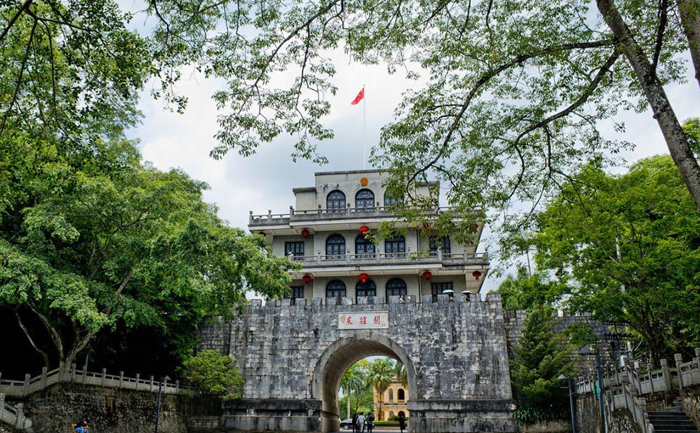 崇左红木牌匾定制：寺庙宗祠,园林景观,创意招牌,抱柱对联