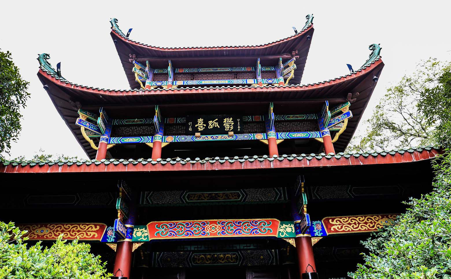 赣州红木牌匾定制：寺庙宗祠,园林景观,创意招牌,抱柱对联