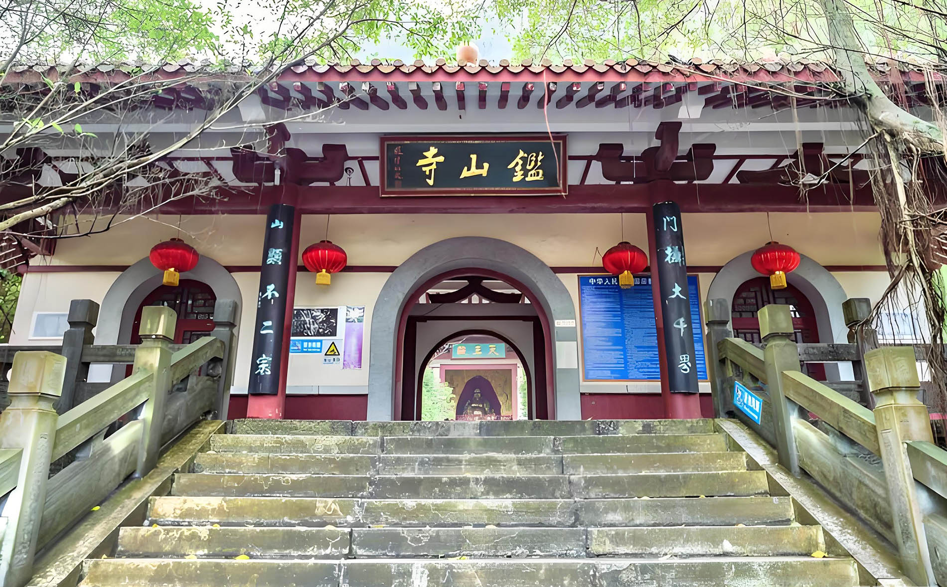 阳朔县红木牌匾定制：寺庙宗祠,园林景观,创意招牌,抱柱对联