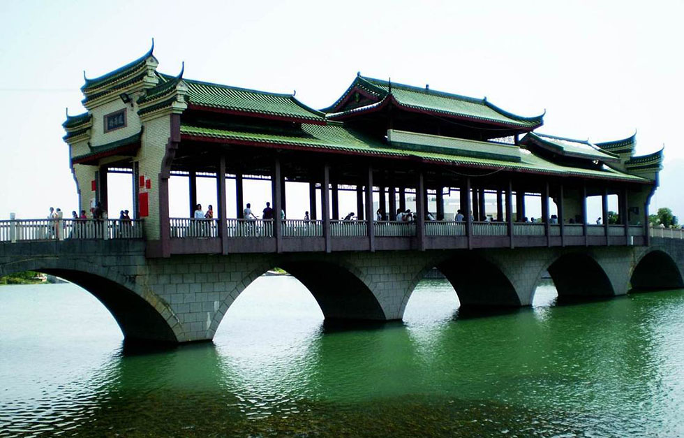 贺州红木牌匾定制：寺庙宗祠,园林景观,创意招牌,抱柱对联