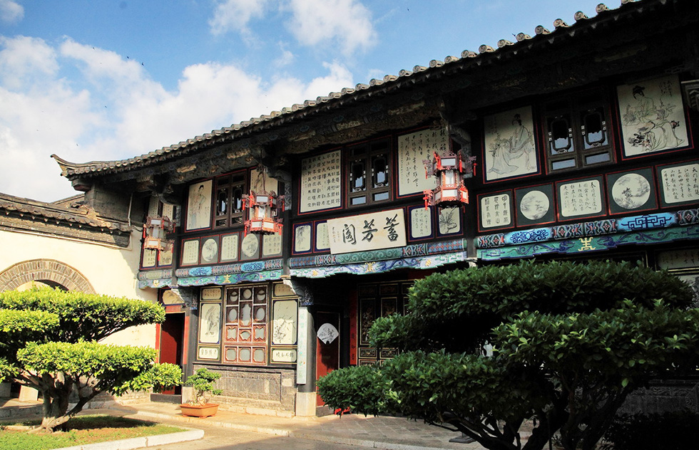 红河红木牌匾定制：寺庙宗祠,园林景观,创意招牌,抱柱对联