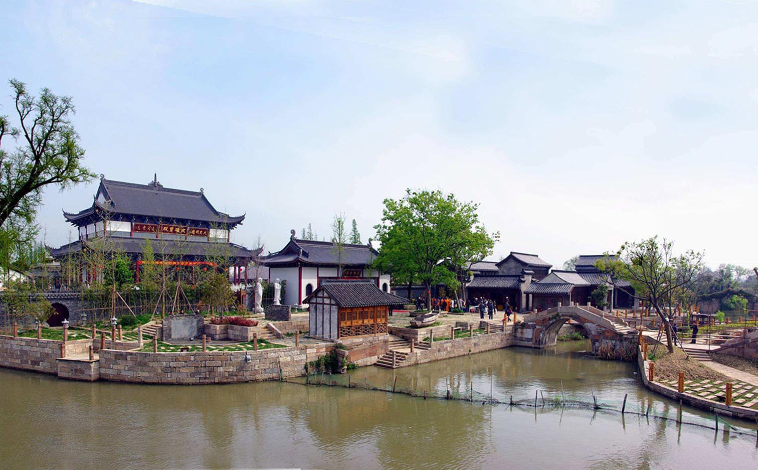 南湖红木牌匾定制：寺庙宗祠,园林景观,创意招牌,抱柱对联