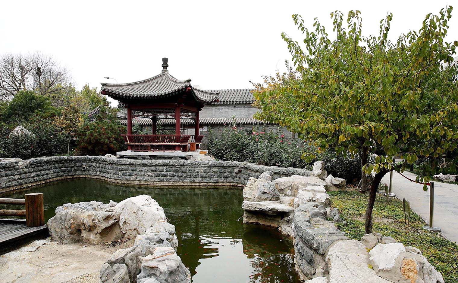 平湖市红木牌匾定制：寺庙宗祠,园林景观,创意招牌,抱柱对联