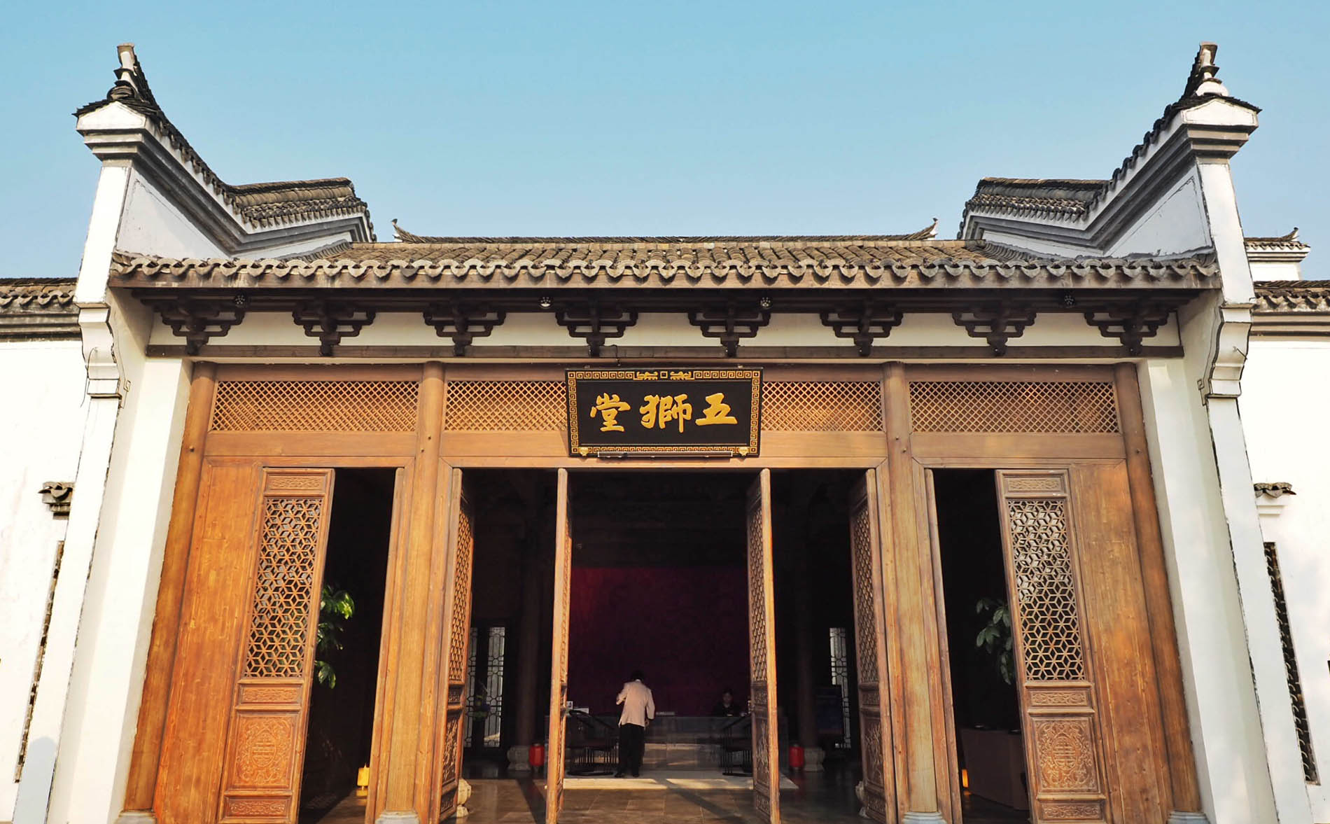 嘉兴红木牌匾定制：寺庙宗祠,园林景观,创意招牌,抱柱对联