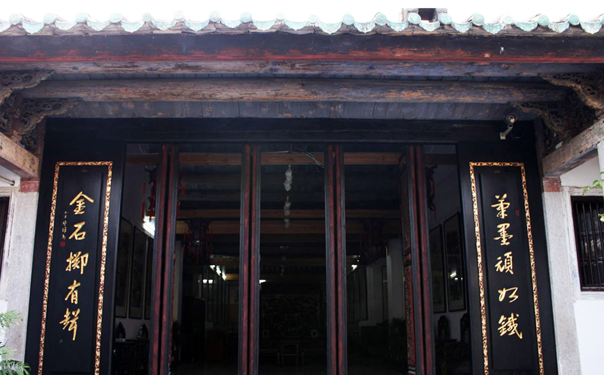 揭阳市红木牌匾定制：寺庙宗祠,园林景观,创意招牌,抱柱对联