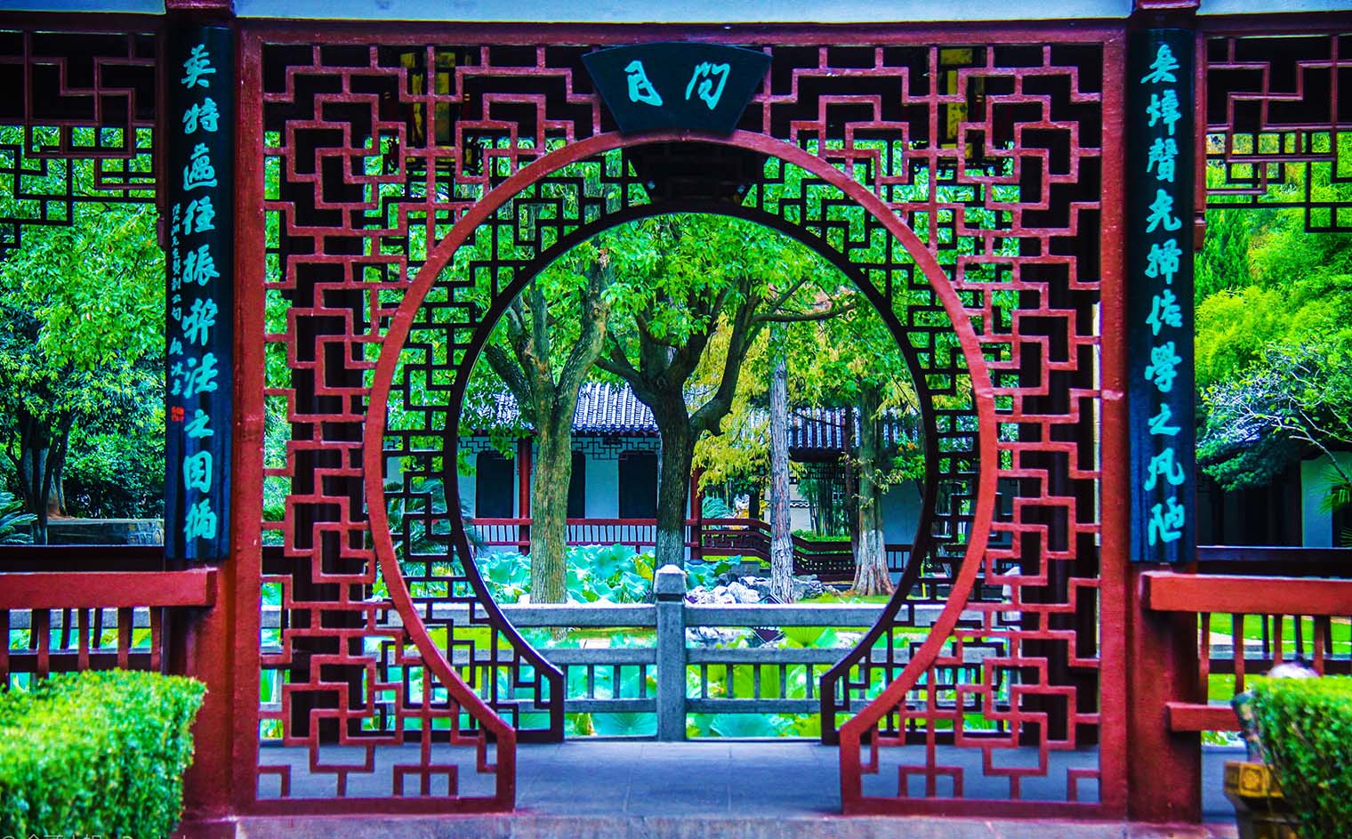 抚州红木牌匾定制：寺庙宗祠,园林景观,创意招牌,抱柱对联