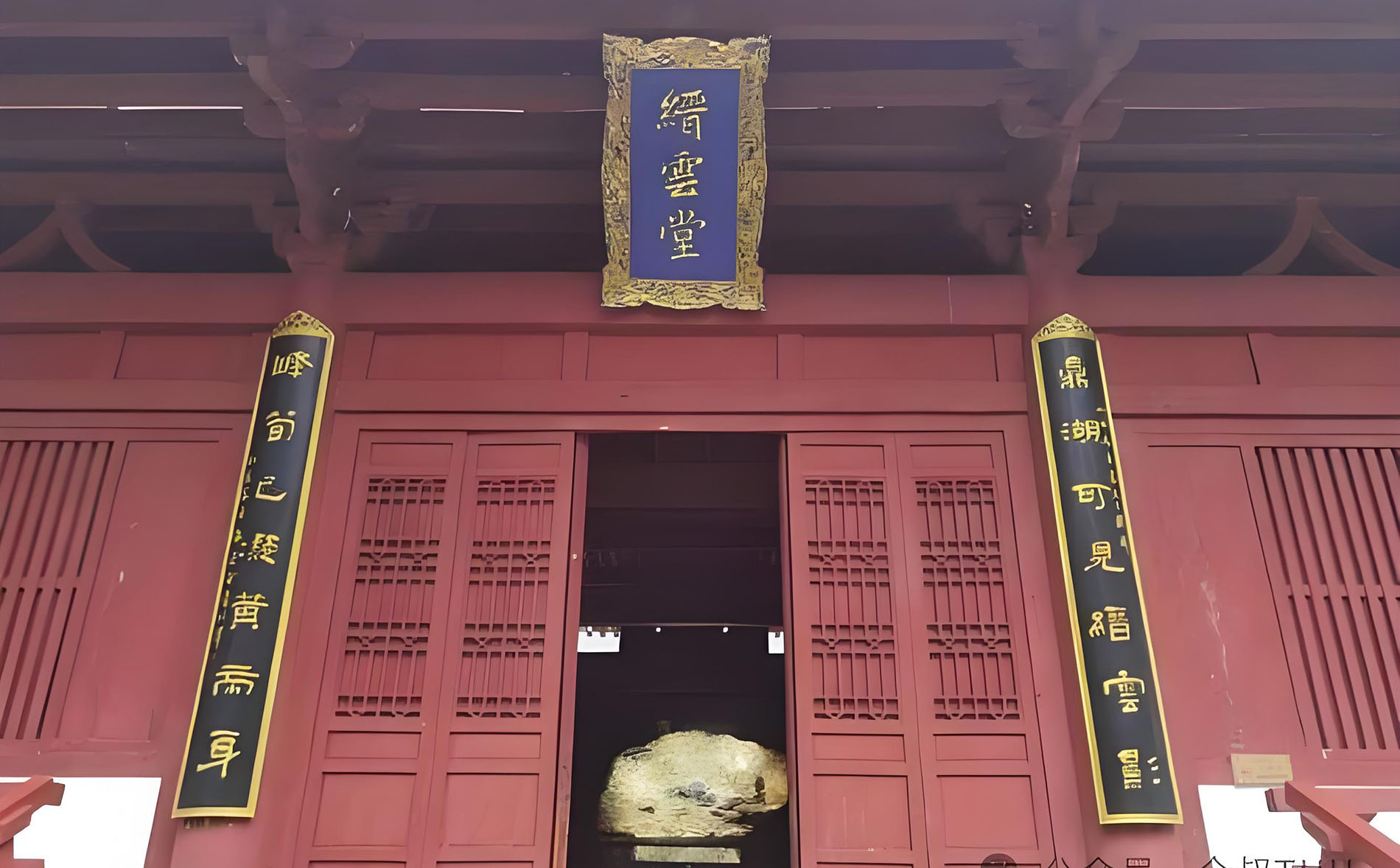 缙云县红木牌匾定制：寺庙宗祠,园林景观,创意招牌,抱柱对联