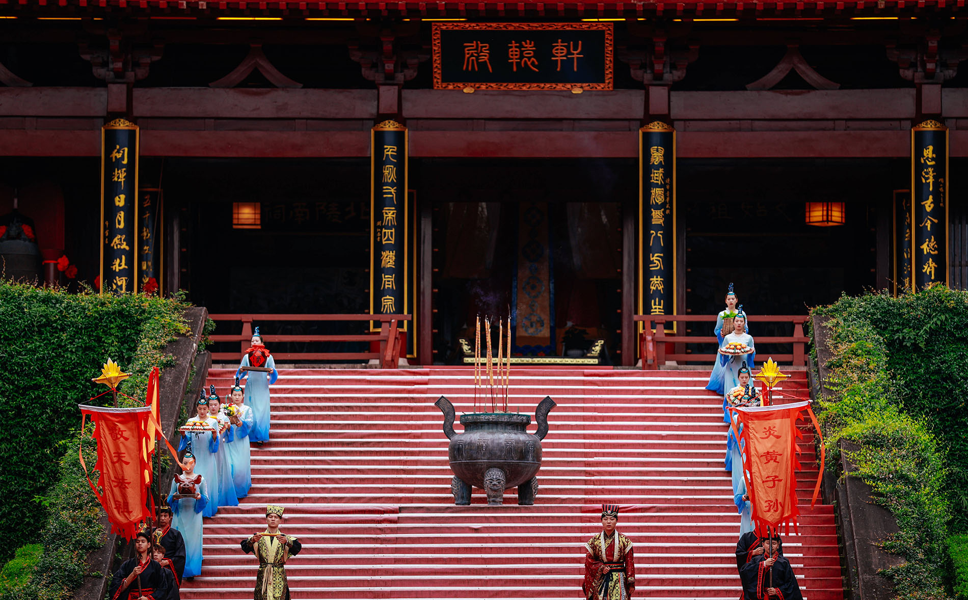 丽水红木牌匾定制：寺庙宗祠,园林景观,创意招牌,抱柱对联