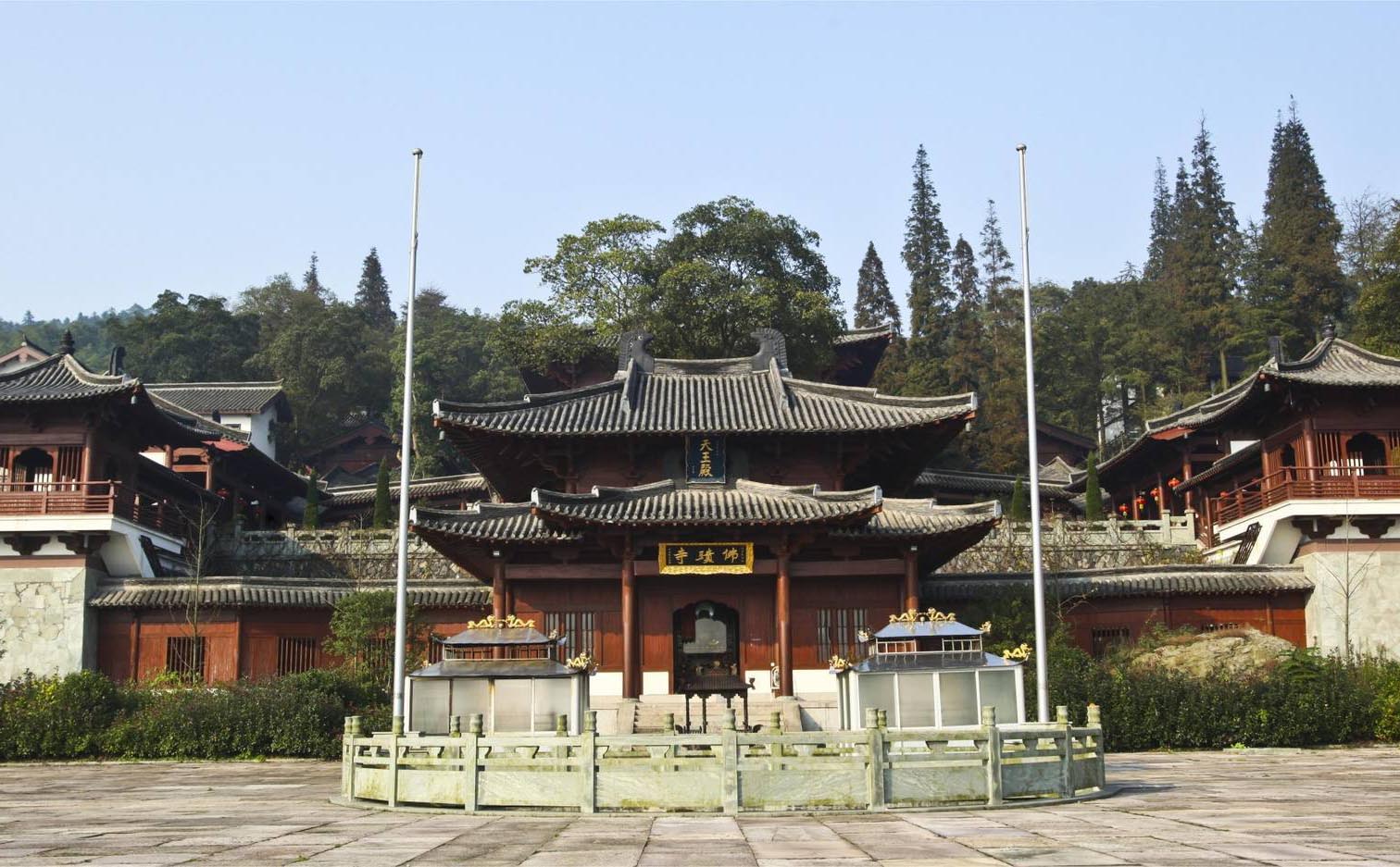 慈溪市红木牌匾定制：寺庙宗祠,园林景观,创意招牌,抱柱对联