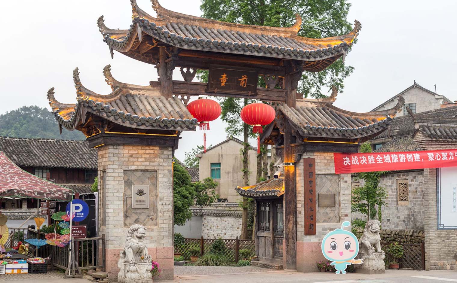 宁波宁海县红木牌匾定制：寺庙宗祠,园林景观,创意招牌,抱柱对联