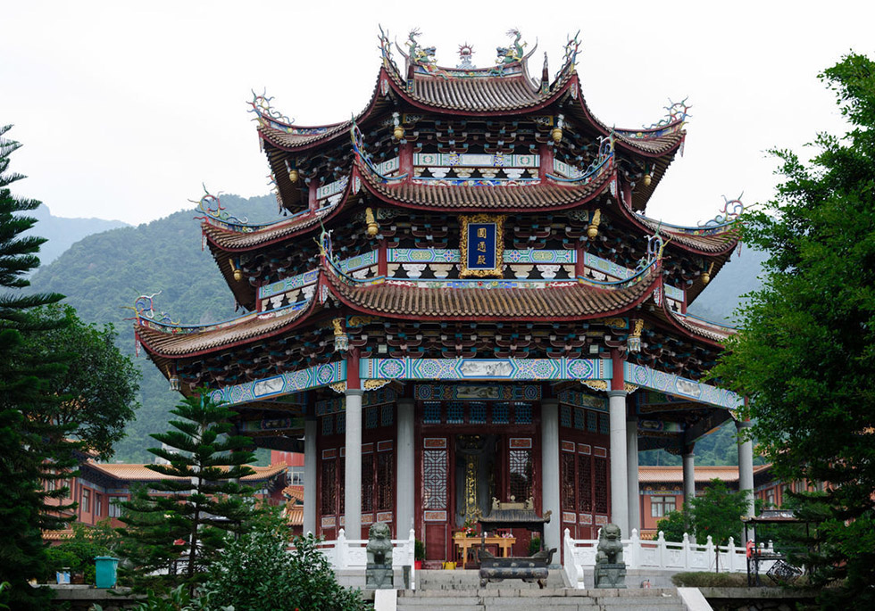 宁德红木牌匾定制：寺庙宗祠,园林景观,创意招牌,抱柱对联