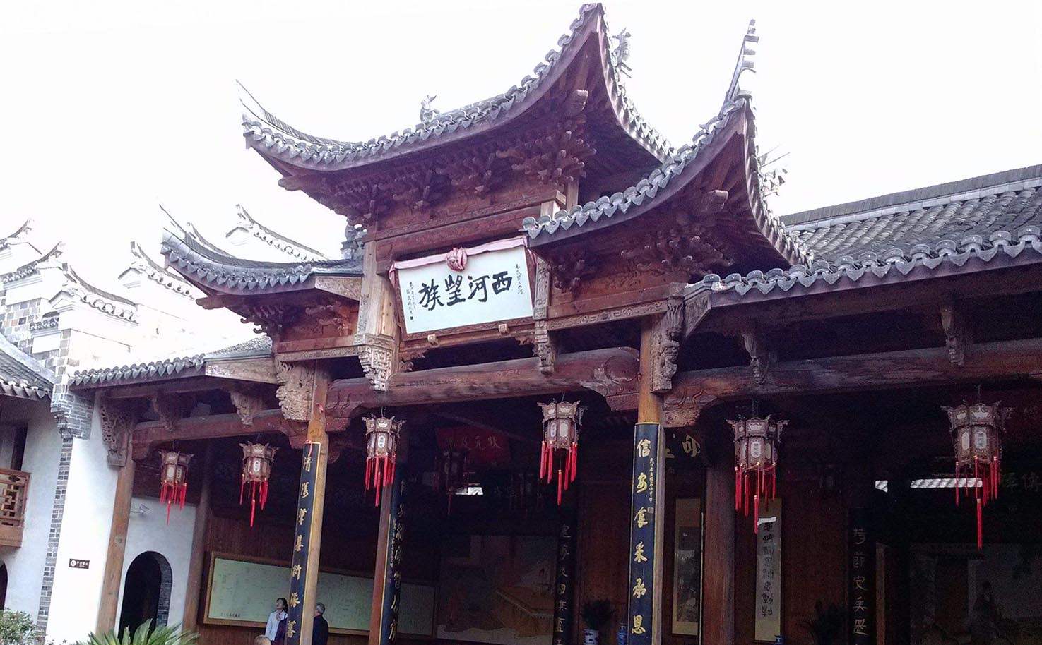 江山市红木牌匾定制：寺庙宗祠,园林景观,创意招牌,抱柱对联
