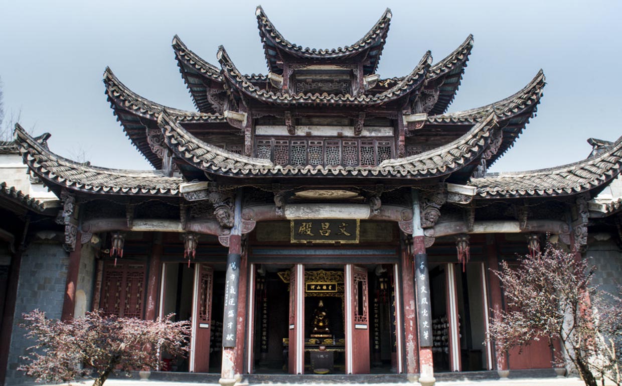 常山县红木牌匾定制：寺庙宗祠,园林景观,创意招牌,抱柱对联