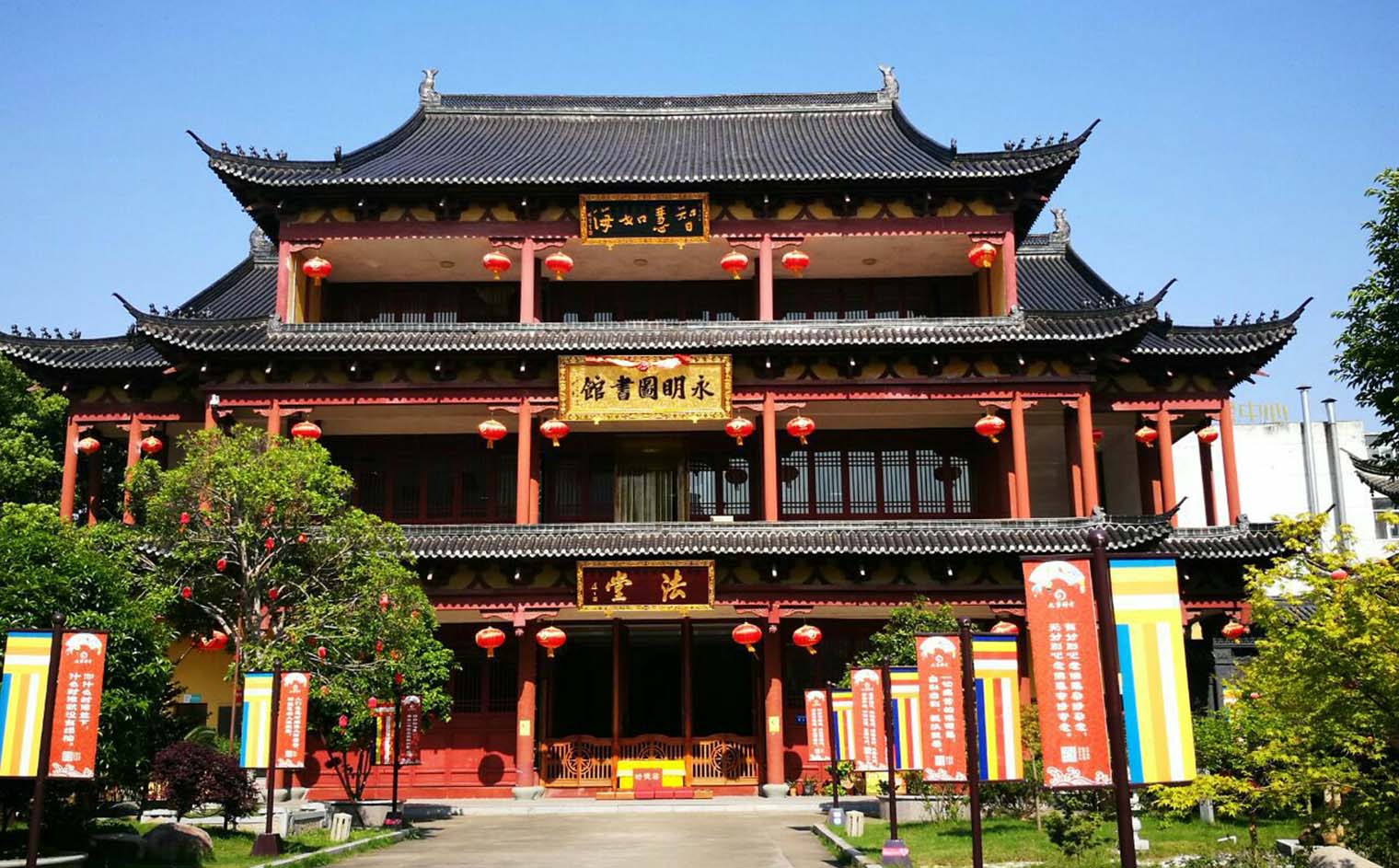 衢江区红木牌匾定制：寺庙宗祠,园林景观,创意招牌,抱柱对联