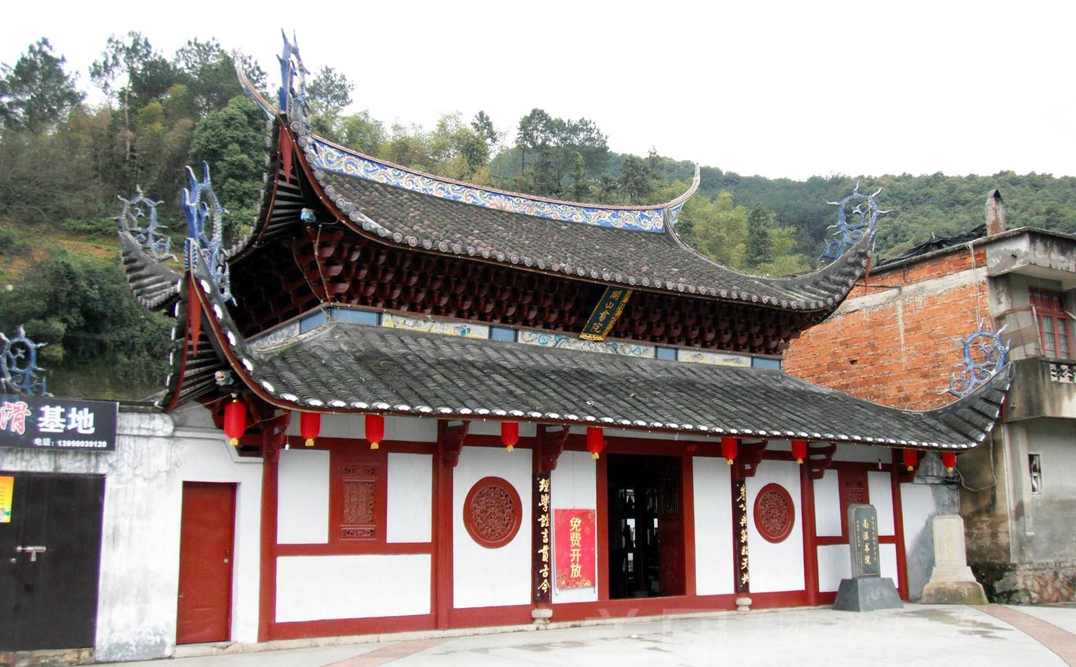 大田县红木牌匾定制：寺庙宗祠,园林景观,创意招牌,抱柱对联