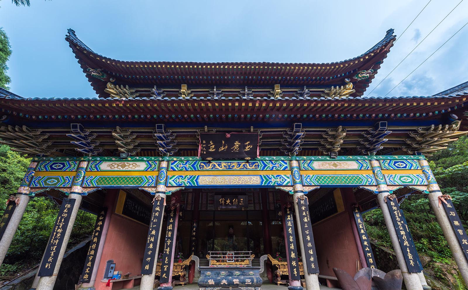 苍南县红木牌匾定制：寺庙宗祠,园林景观,创意招牌,抱柱对联