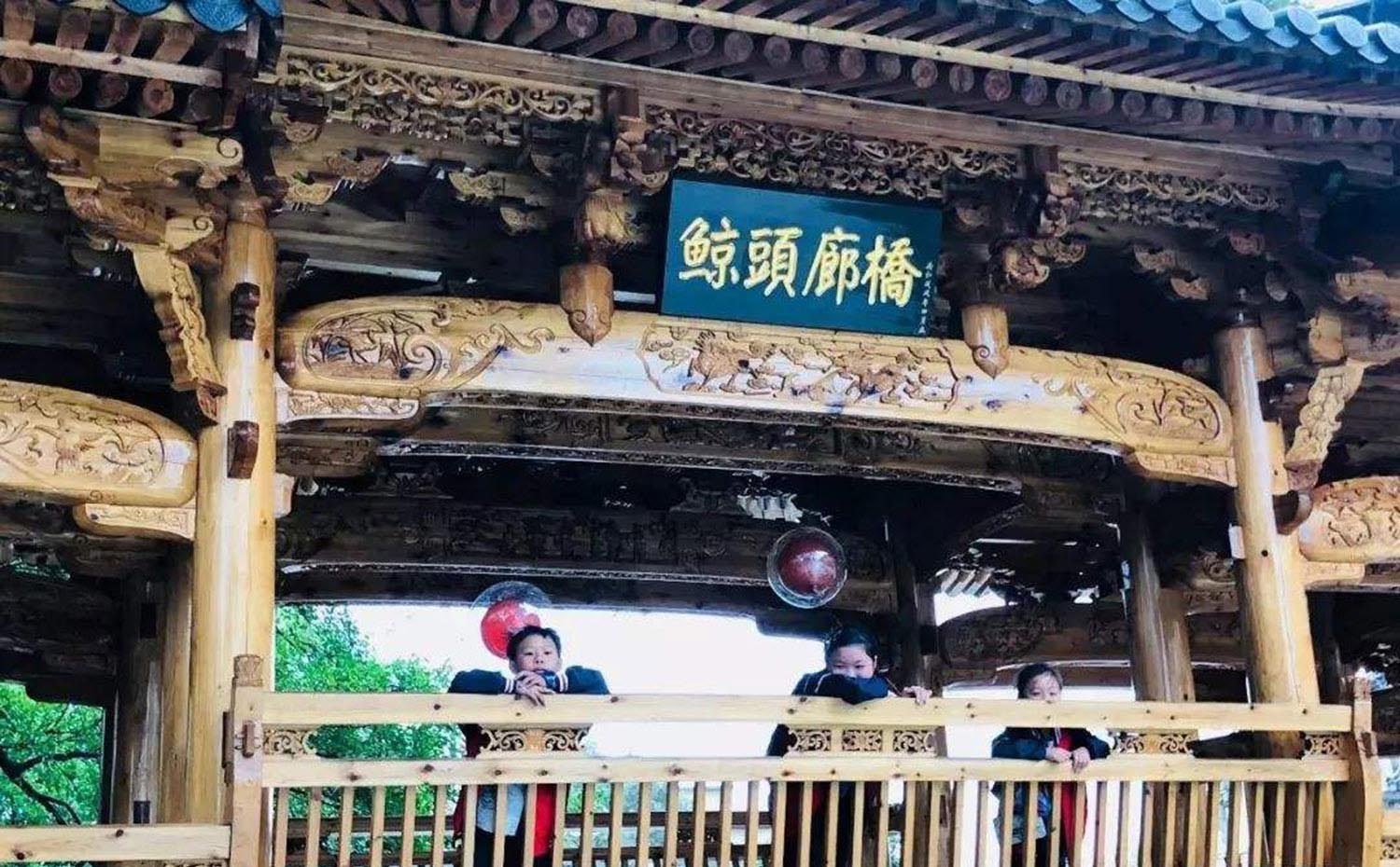 温州红木牌匾定制：寺庙宗祠,园林景观,创意招牌,抱柱对联