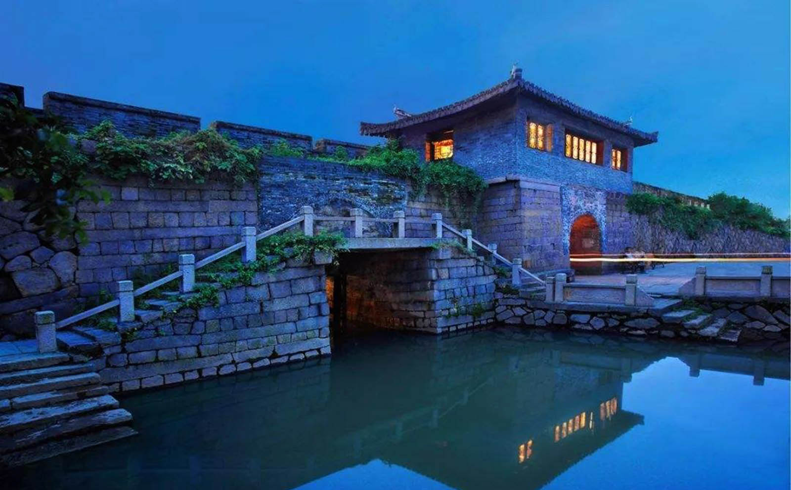 龙湾区红木牌匾定制：寺庙宗祠,园林景观,创意招牌,抱柱对联