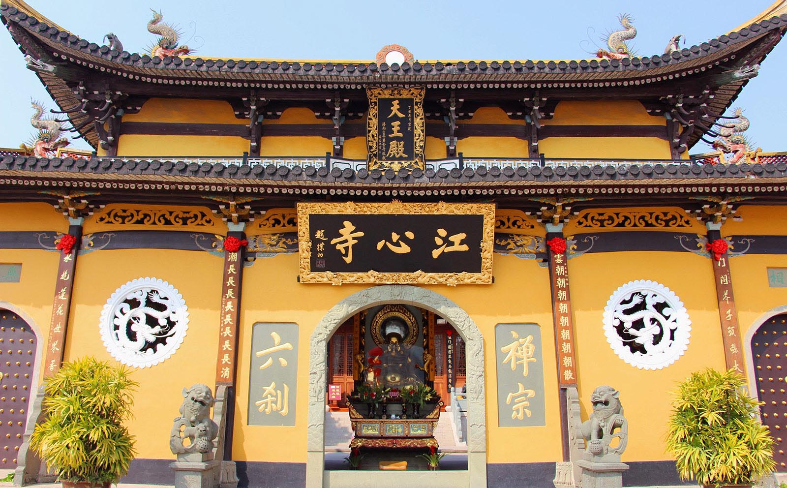 鹿城区红木牌匾定制：寺庙宗祠,园林景观,创意招牌,抱柱对联