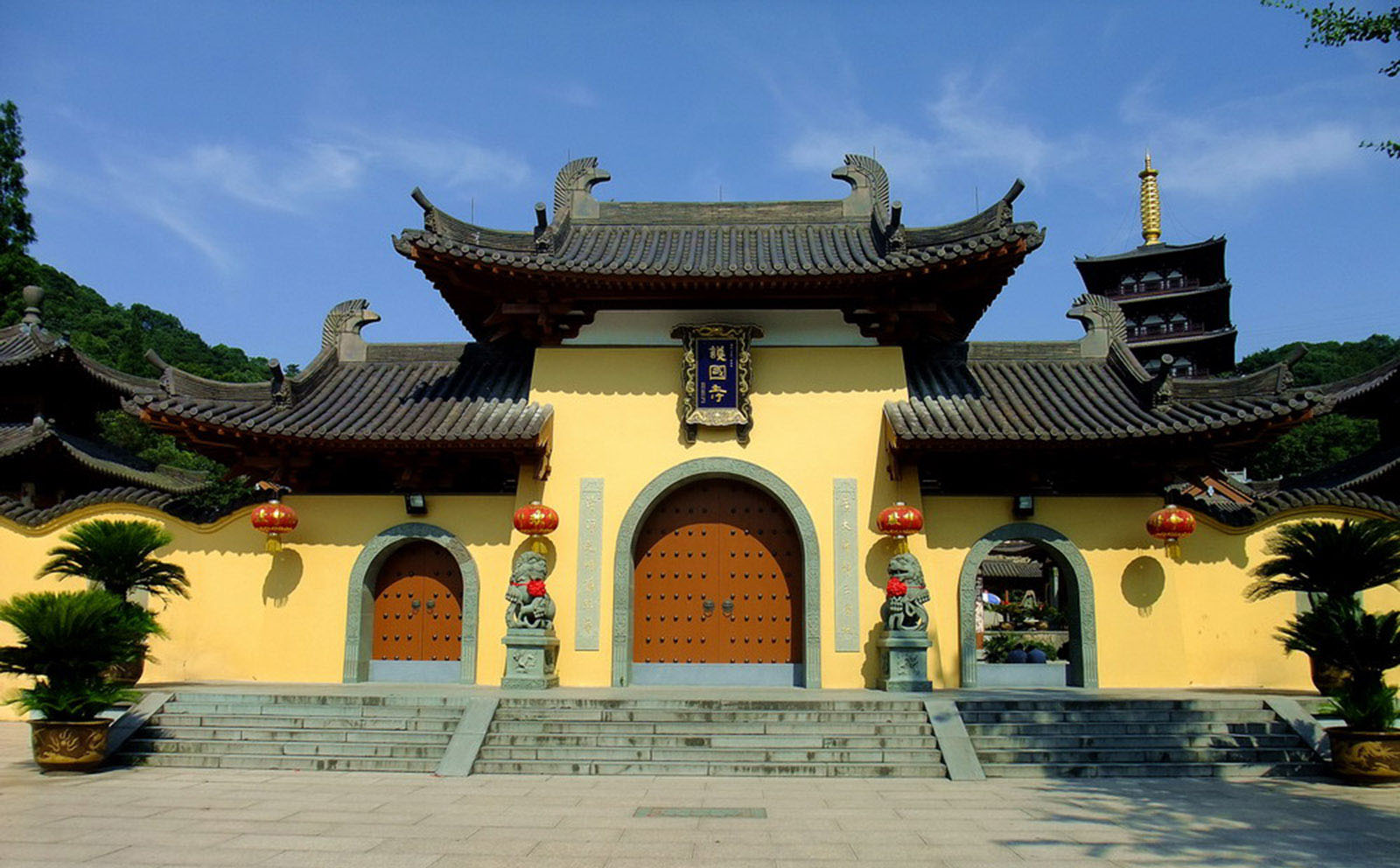 瓯海区红木牌匾定制：寺庙宗祠,园林景观,创意招牌,抱柱对联