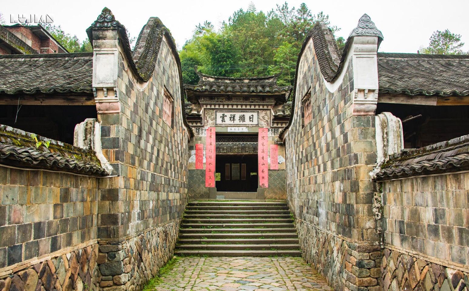 泰顺县红木牌匾定制：寺庙宗祠,园林景观,创意招牌,抱柱对联