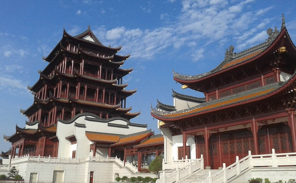 湘潭市红木牌匾定制：寺庙宗祠,园林景观,创意招牌,抱柱对联