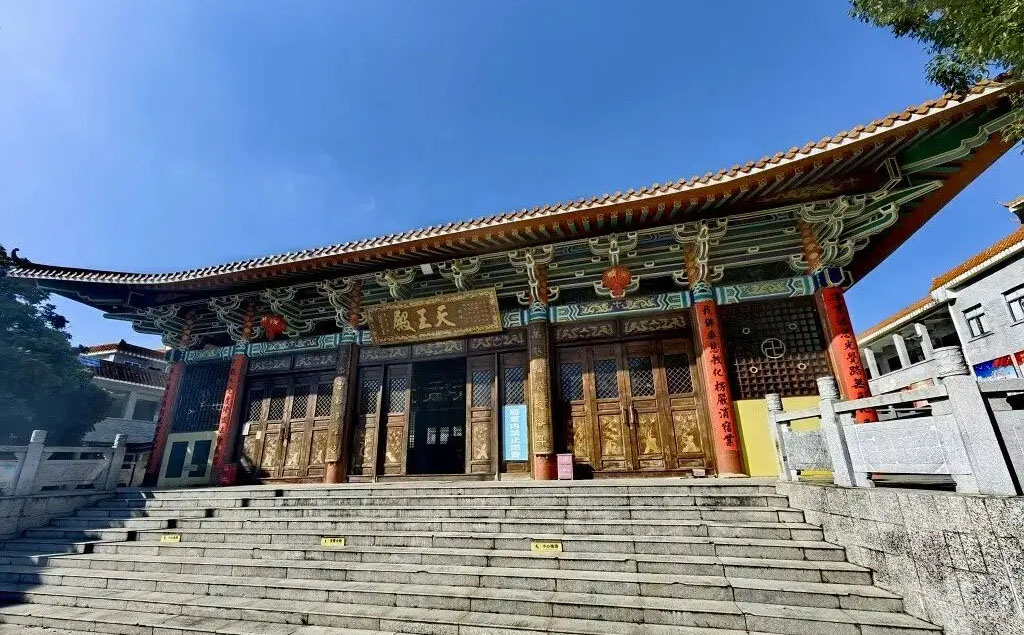 阳江市红木牌匾定制：寺庙宗祠,园林景观,创意招牌,抱柱对联