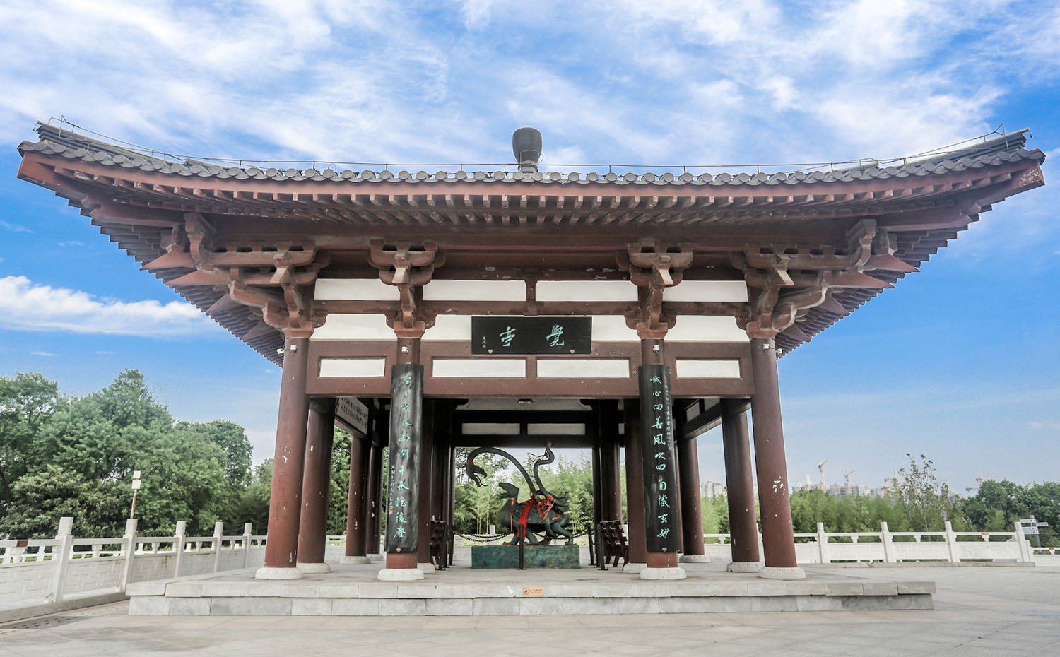 灵璧县红木牌匾定制：寺庙宗祠,园林景观,创意招牌,抱柱对联