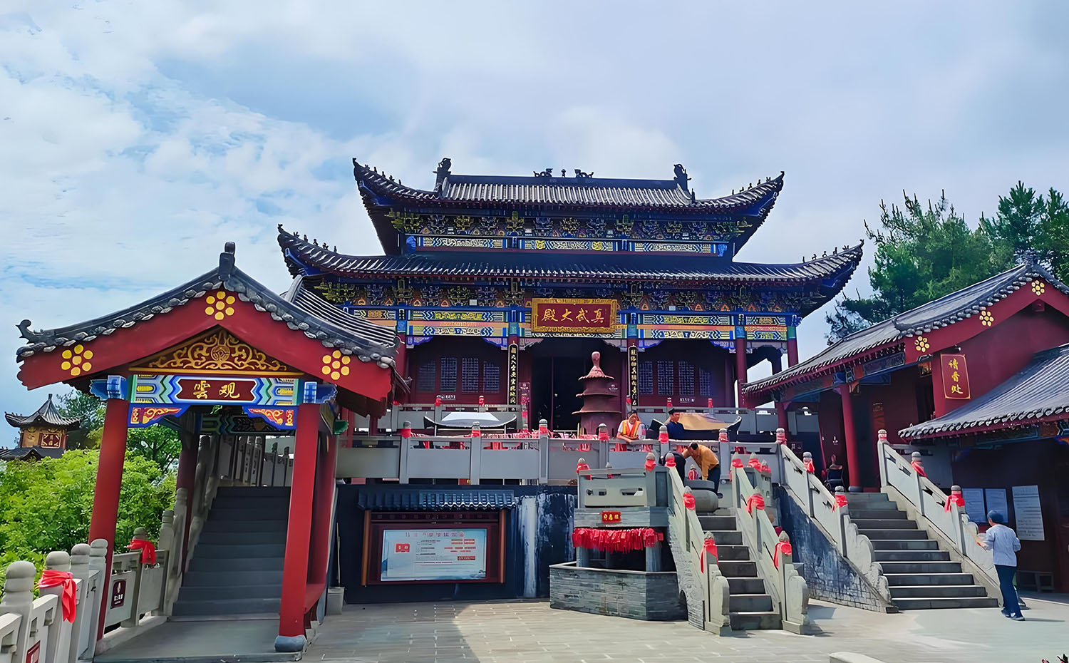 安康红木牌匾定制：寺庙宗祠,园林景观,创意招牌,抱柱对联