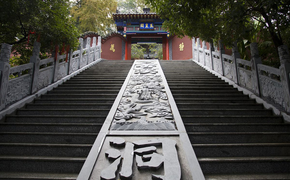 安康红木牌匾定制：寺庙宗祠,园林景观,创意招牌,抱柱对联