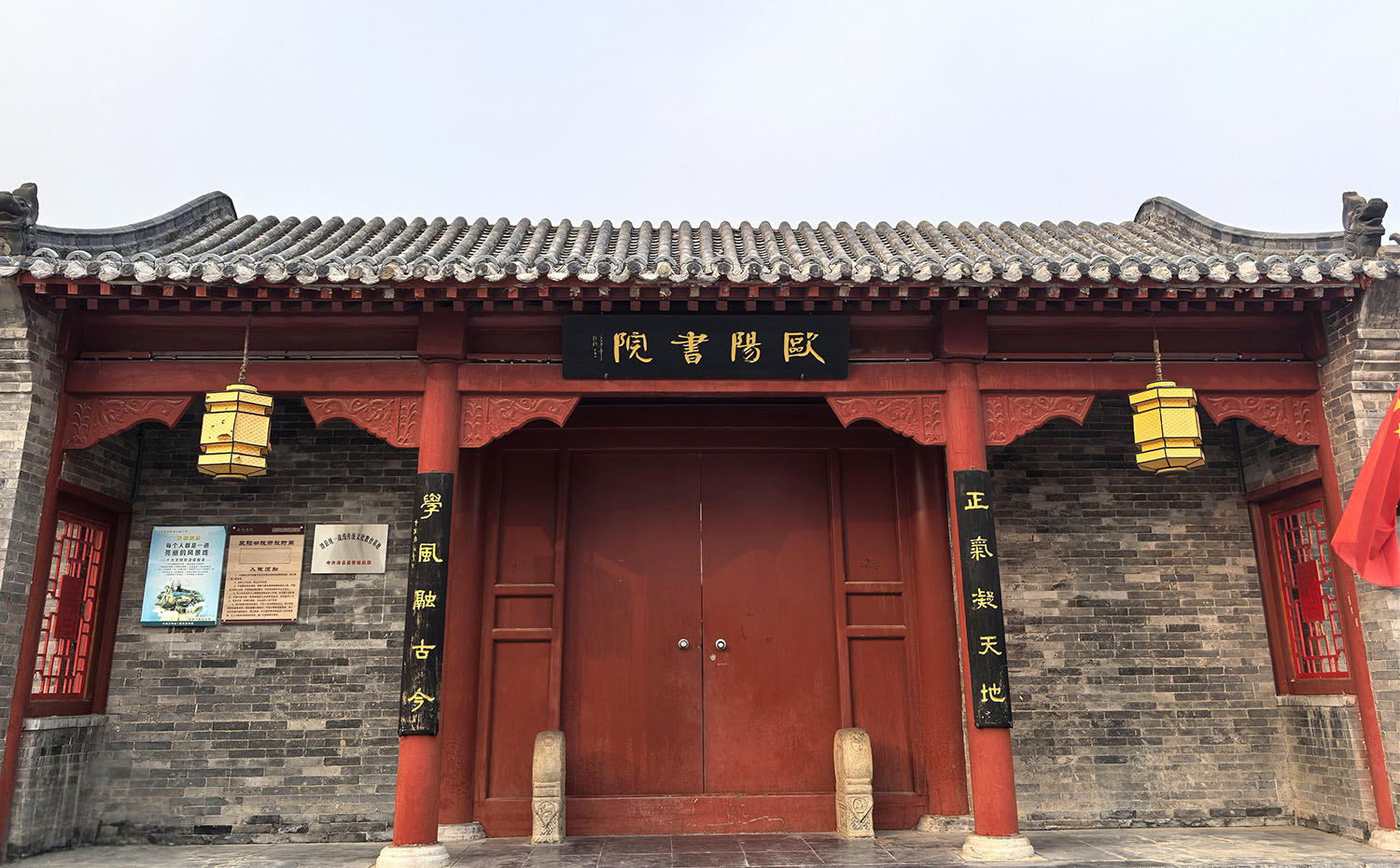 滑县红木牌匾定制：寺庙宗祠,园林景观,创意招牌,抱柱对联