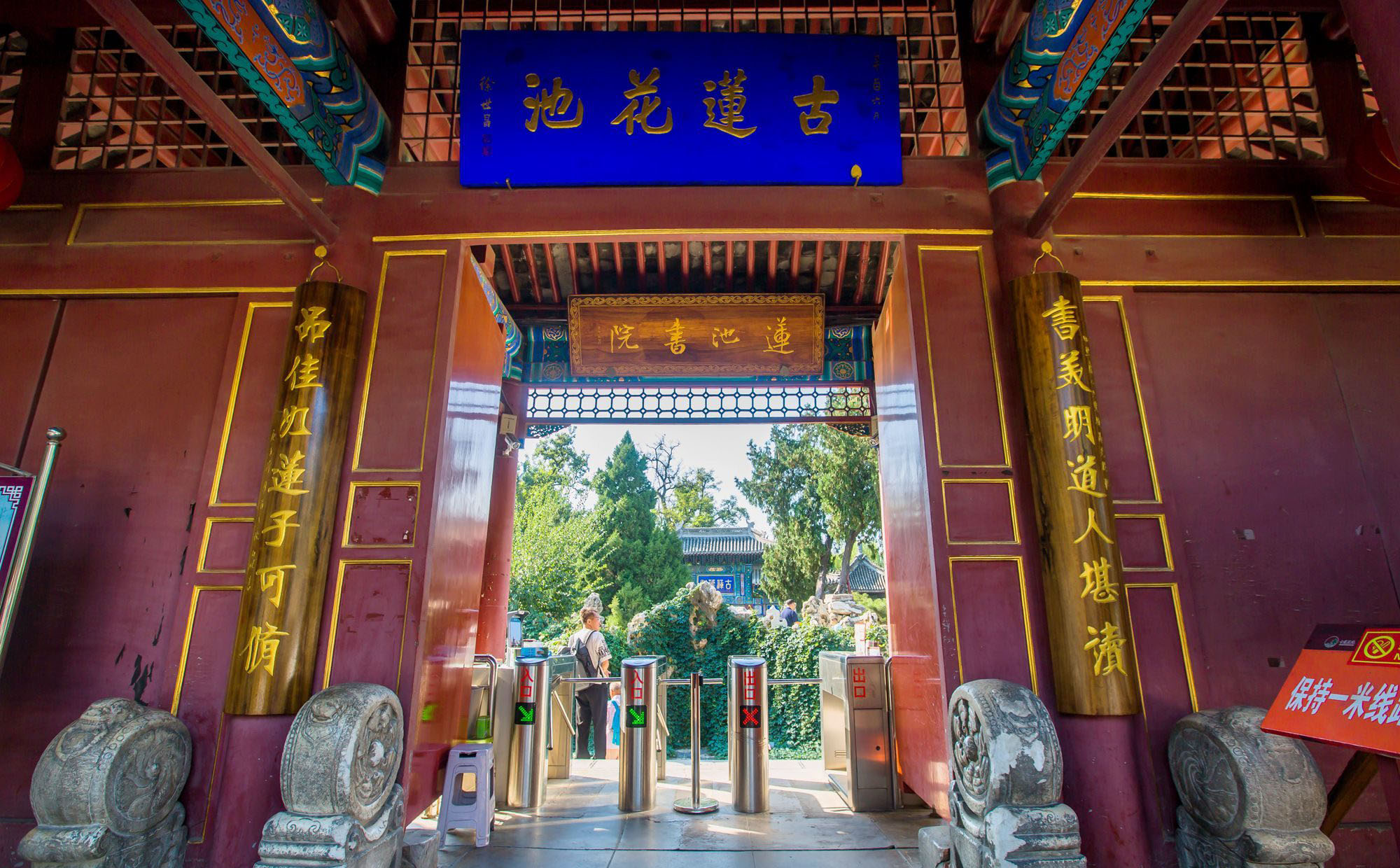 唐县红木牌匾定制：寺庙宗祠,园林景观,创意招牌,抱柱对联