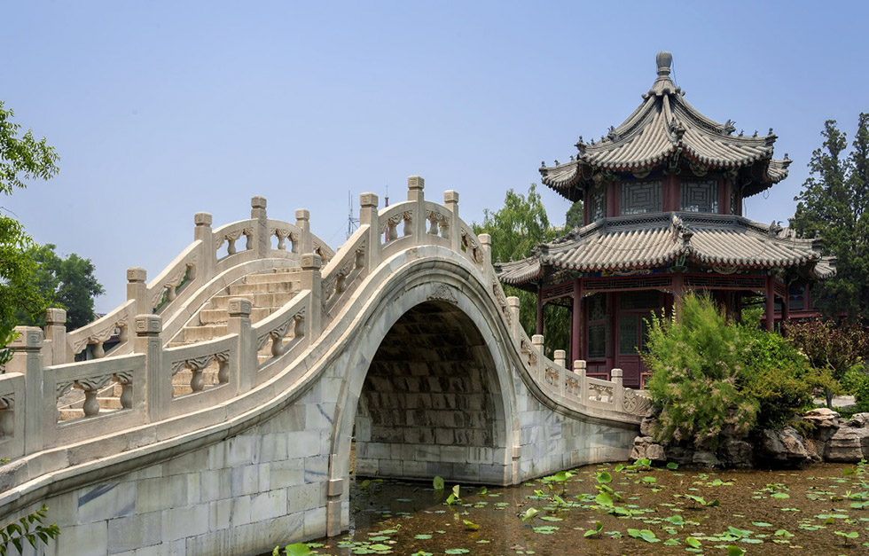 容城县红木牌匾定制：寺庙宗祠,园林景观,创意招牌,抱柱对联