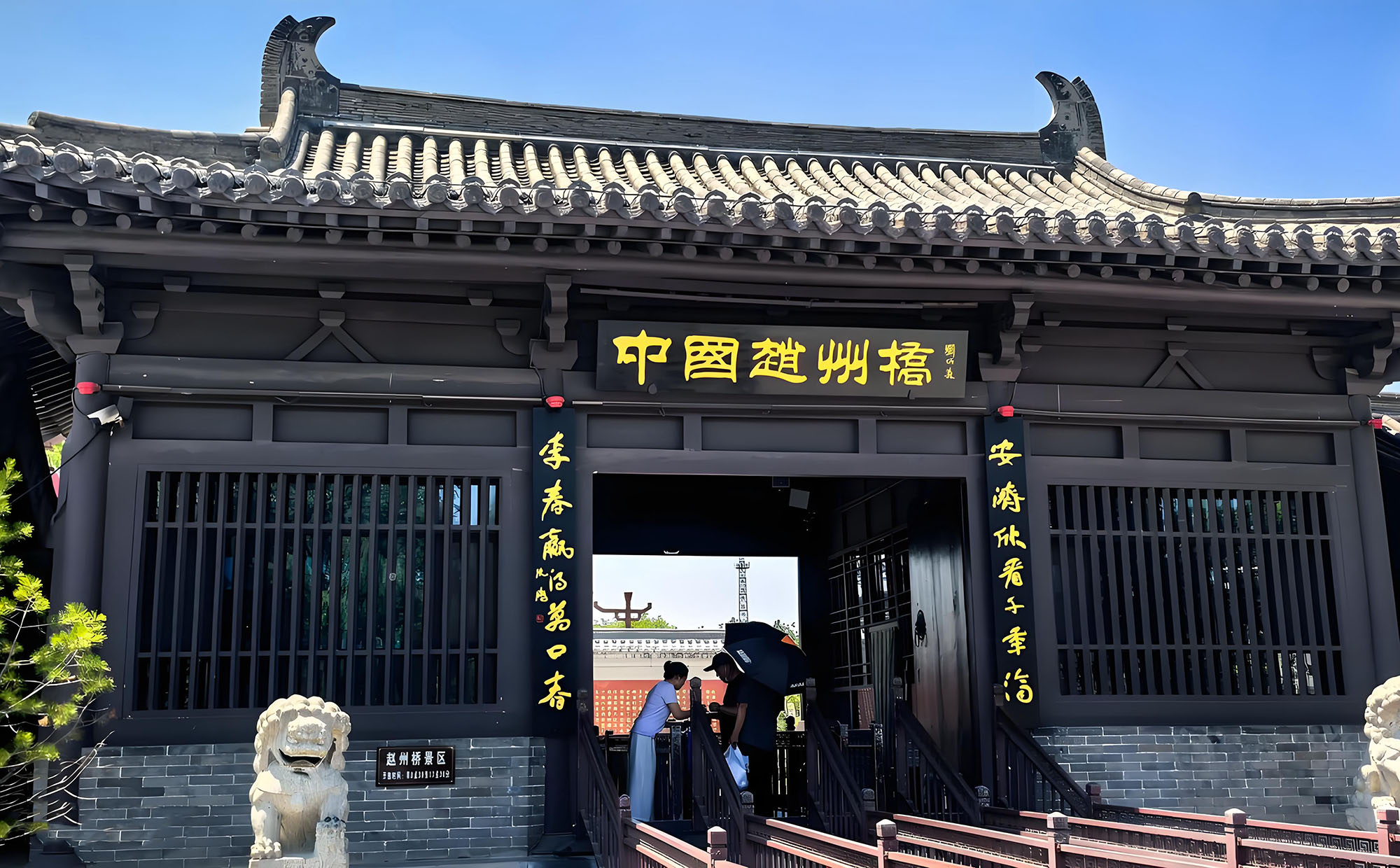 曲阳县红木牌匾定制：寺庙宗祠,园林景观,创意招牌,抱柱对联