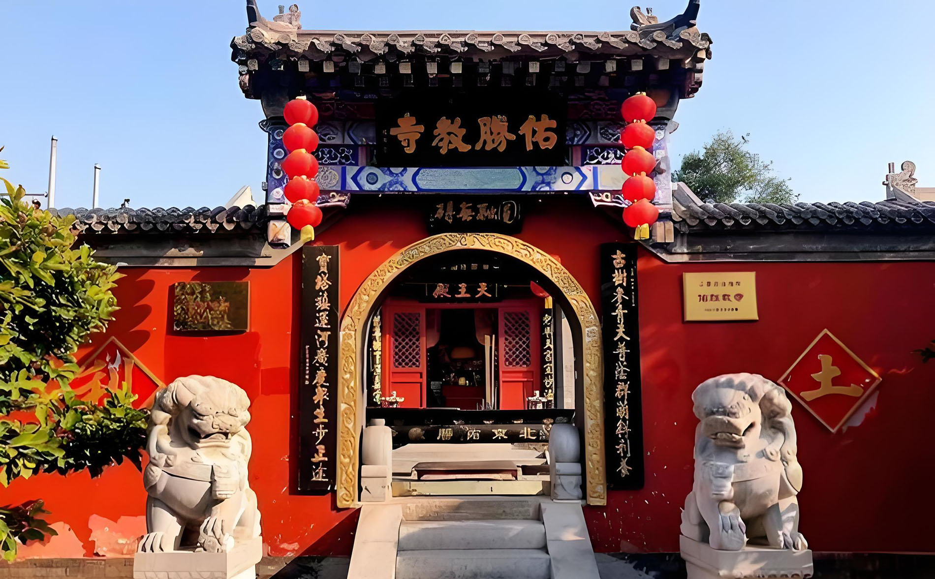 通州区红木牌匾定制：寺庙宗祠,园林景观,创意招牌,抱柱对联