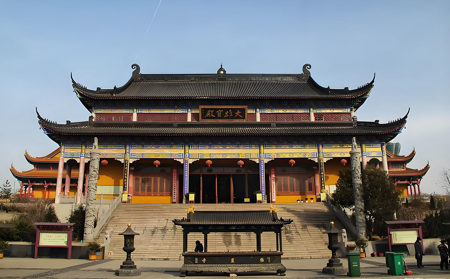 龙子湖区红木牌匾定制：寺庙宗祠,园林景观,创意招牌,抱柱对联