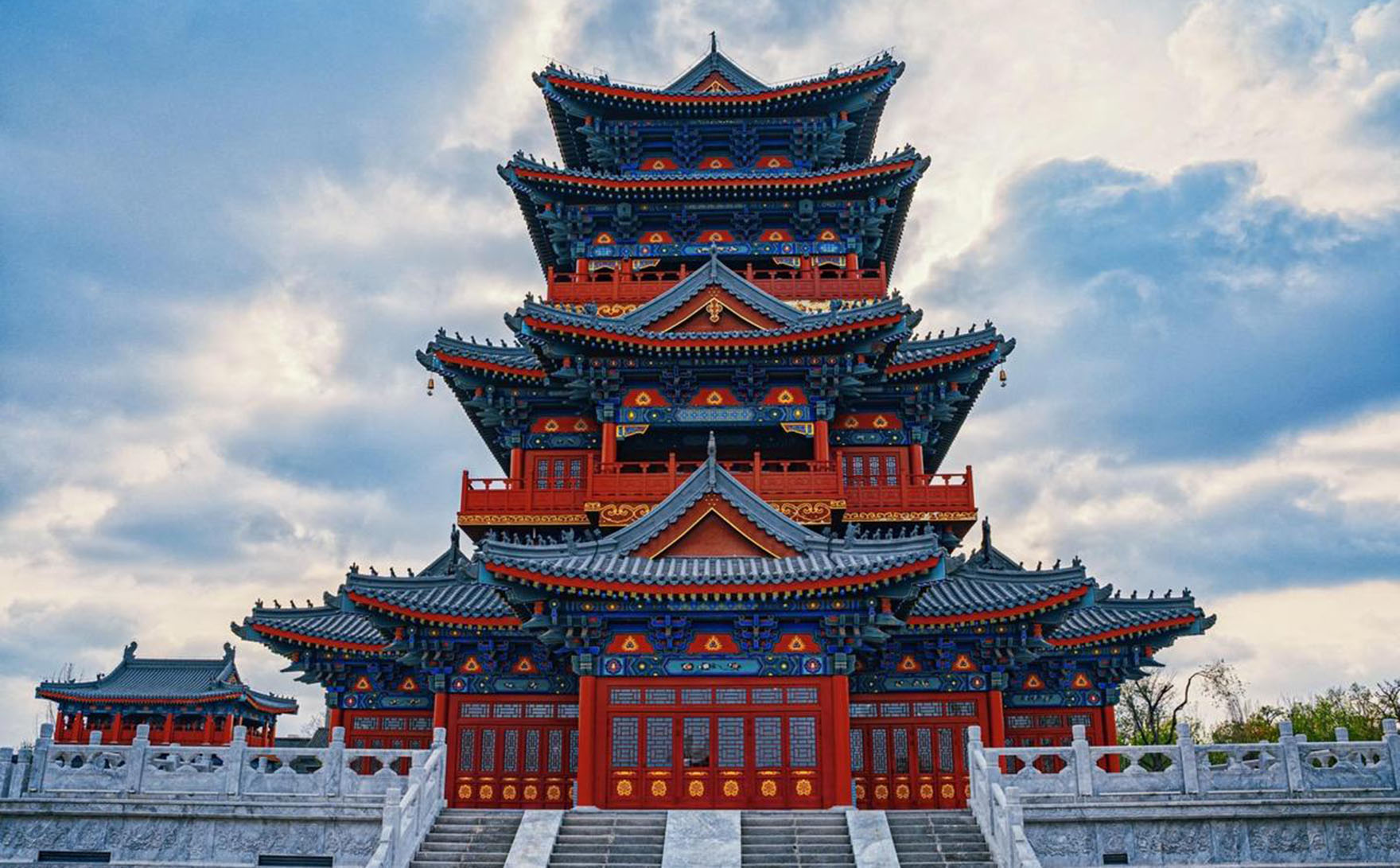 沧州红木牌匾定制：寺庙宗祠,园林景观,创意招牌,抱柱对联