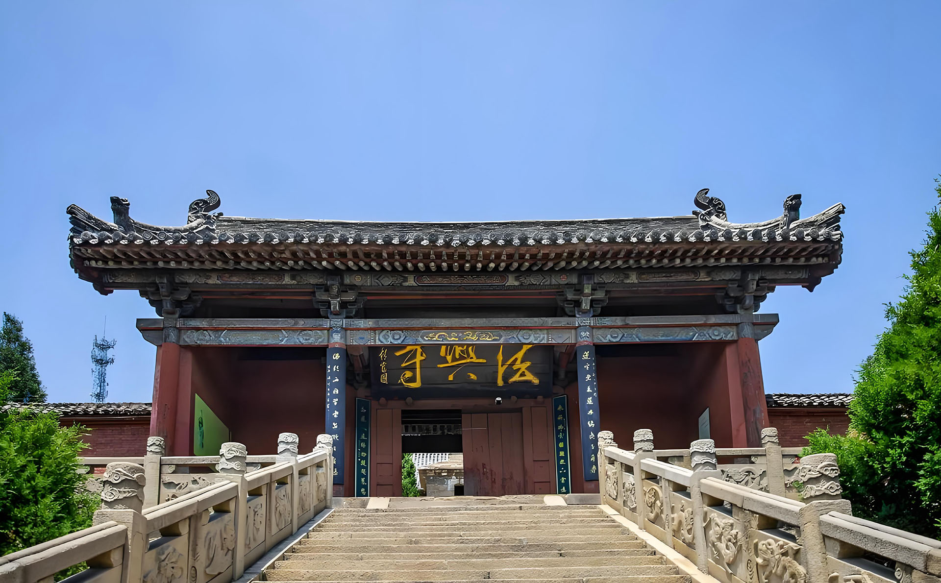 襄桓县红木牌匾定制：寺庙宗祠,园林景观,创意招牌,抱柱对联