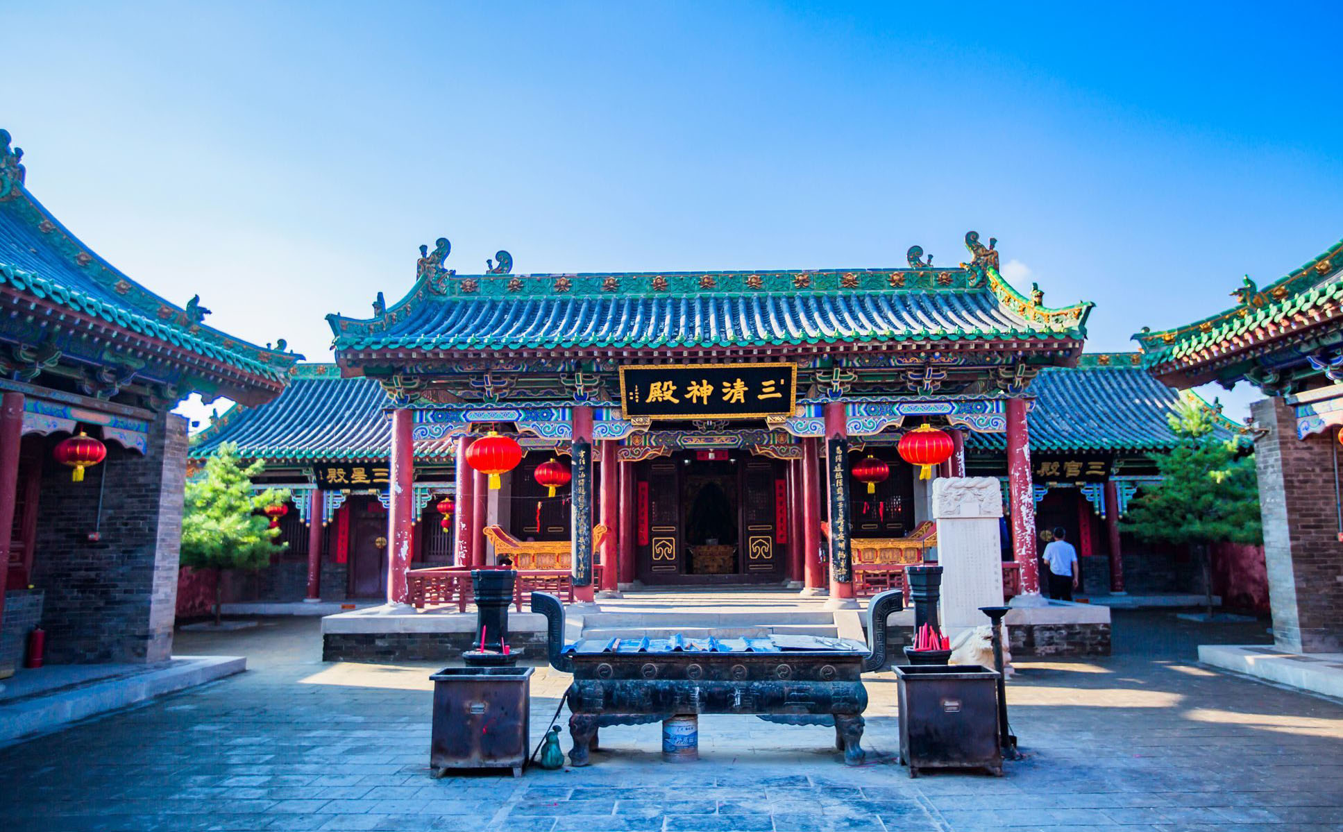 沁源县红木牌匾定制：寺庙宗祠,园林景观,创意招牌,抱柱对联