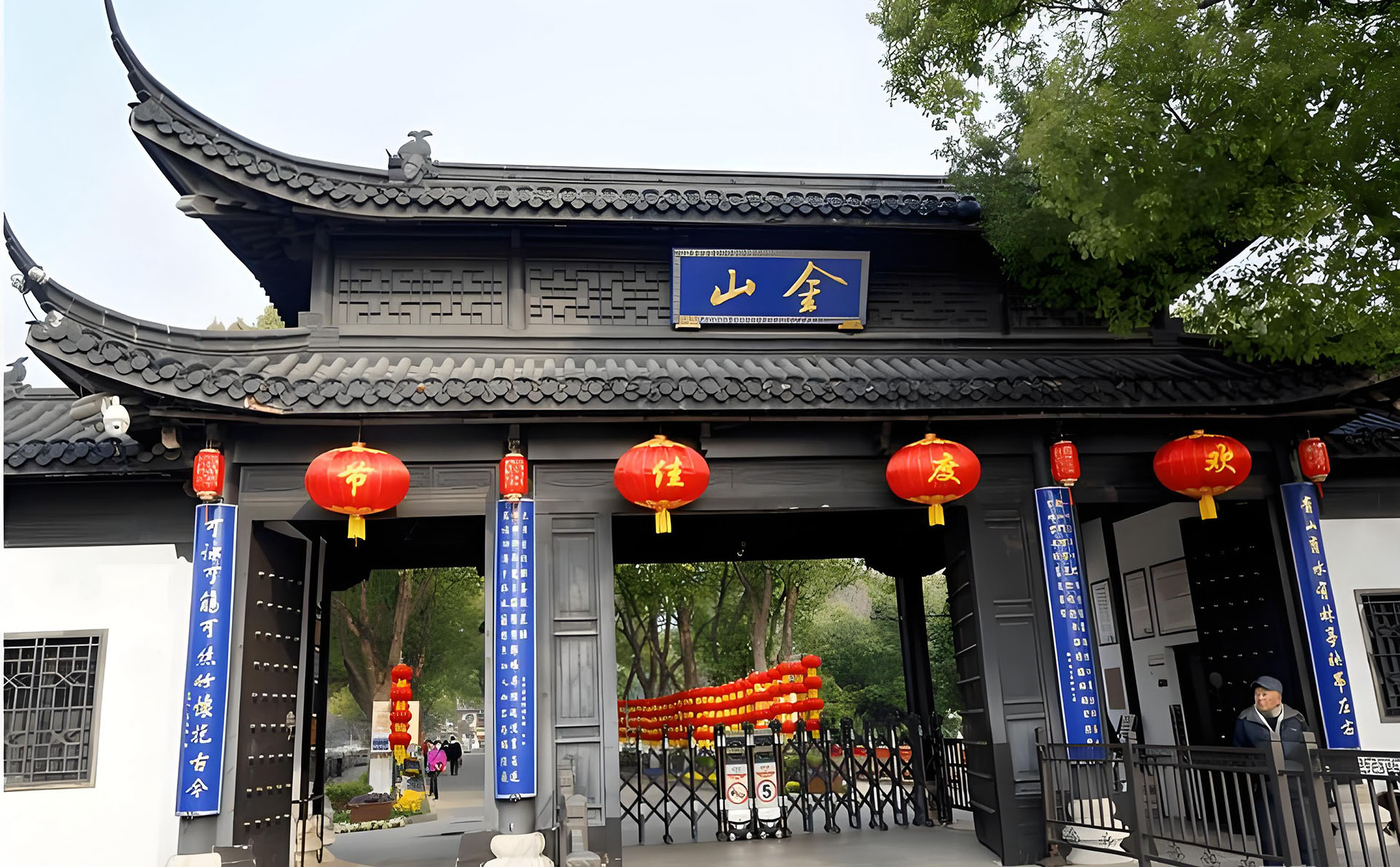 溧阳市红木牌匾定制：寺庙宗祠,园林景观,创意招牌,抱柱对联