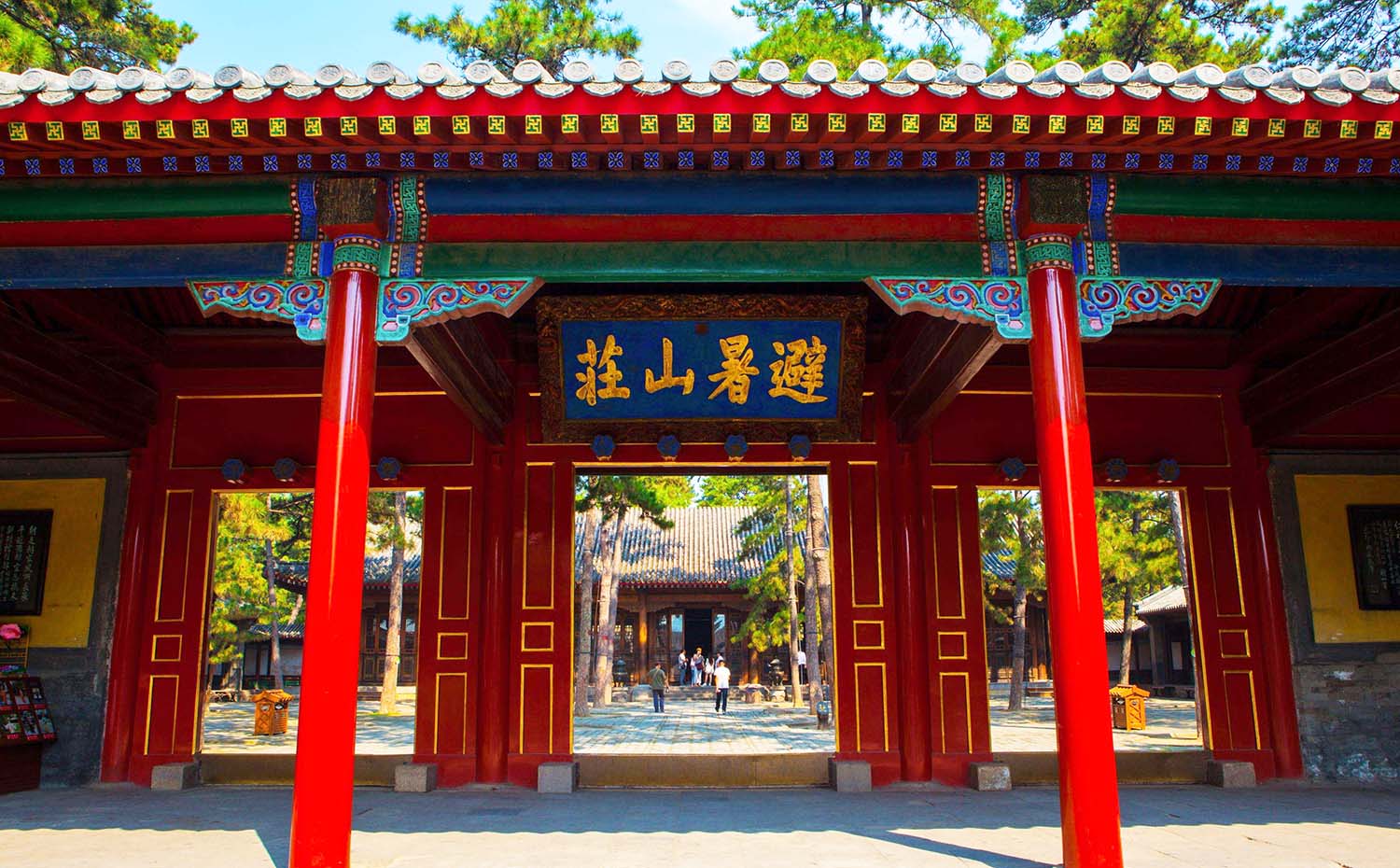 承德红木牌匾定制：寺庙宗祠,园林景观,创意招牌,抱柱对联