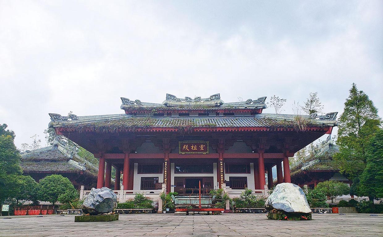 成都红木牌匾定制：寺庙宗祠,园林景观,创意招牌,抱柱对联