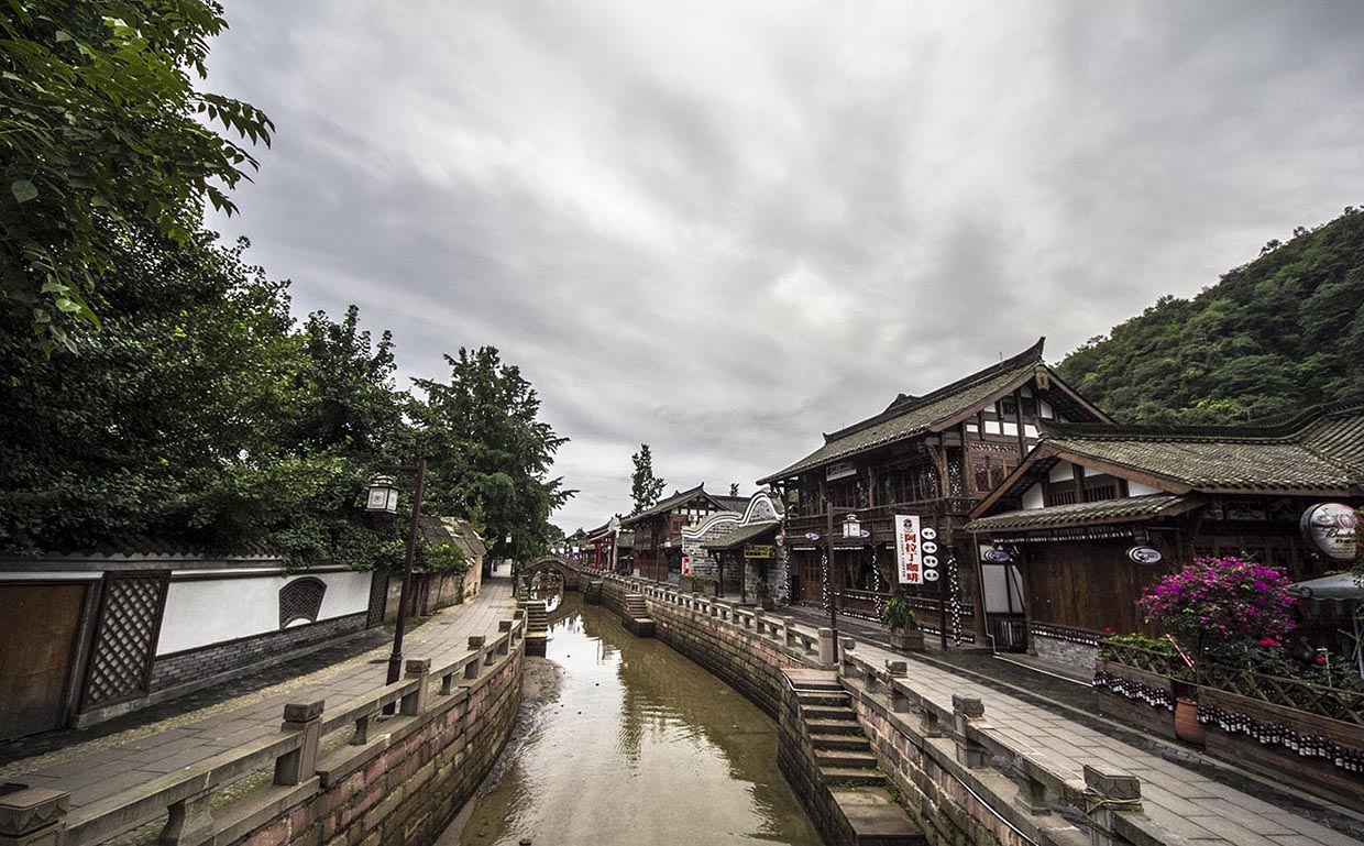 成都红木牌匾定制：寺庙宗祠,园林景观,创意招牌,抱柱对联