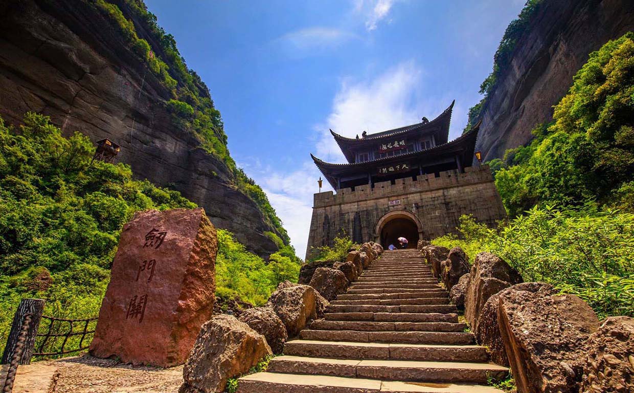 成都红木牌匾定制：寺庙宗祠,园林景观,创意招牌,抱柱对联