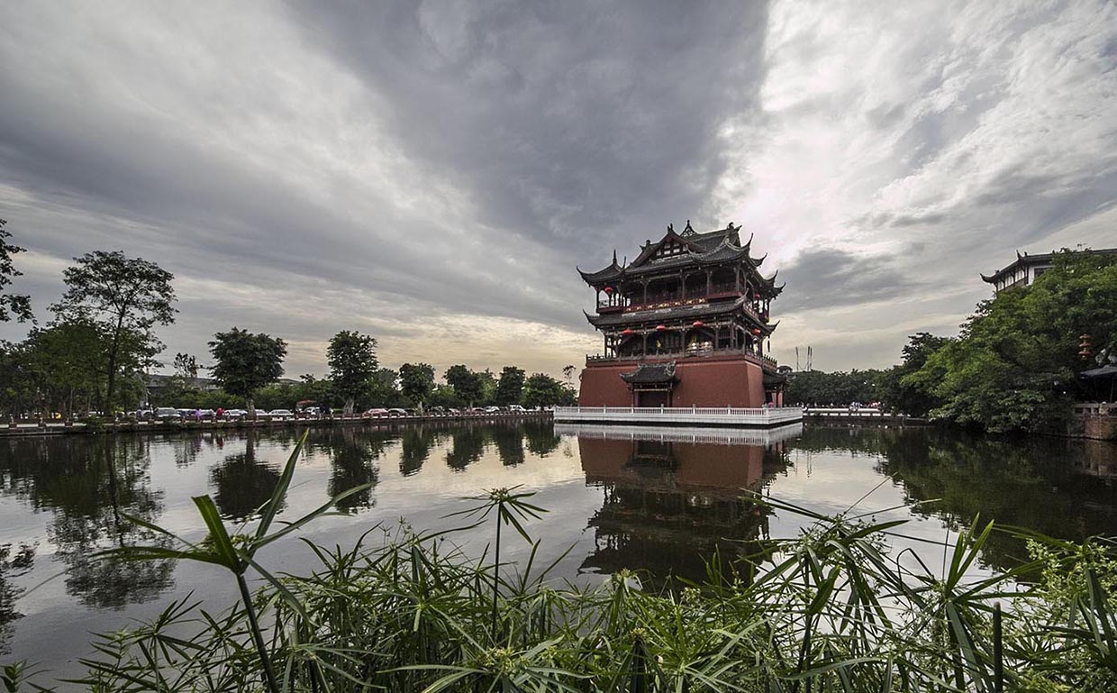 成都红木牌匾定制：寺庙宗祠,园林景观,创意招牌,抱柱对联